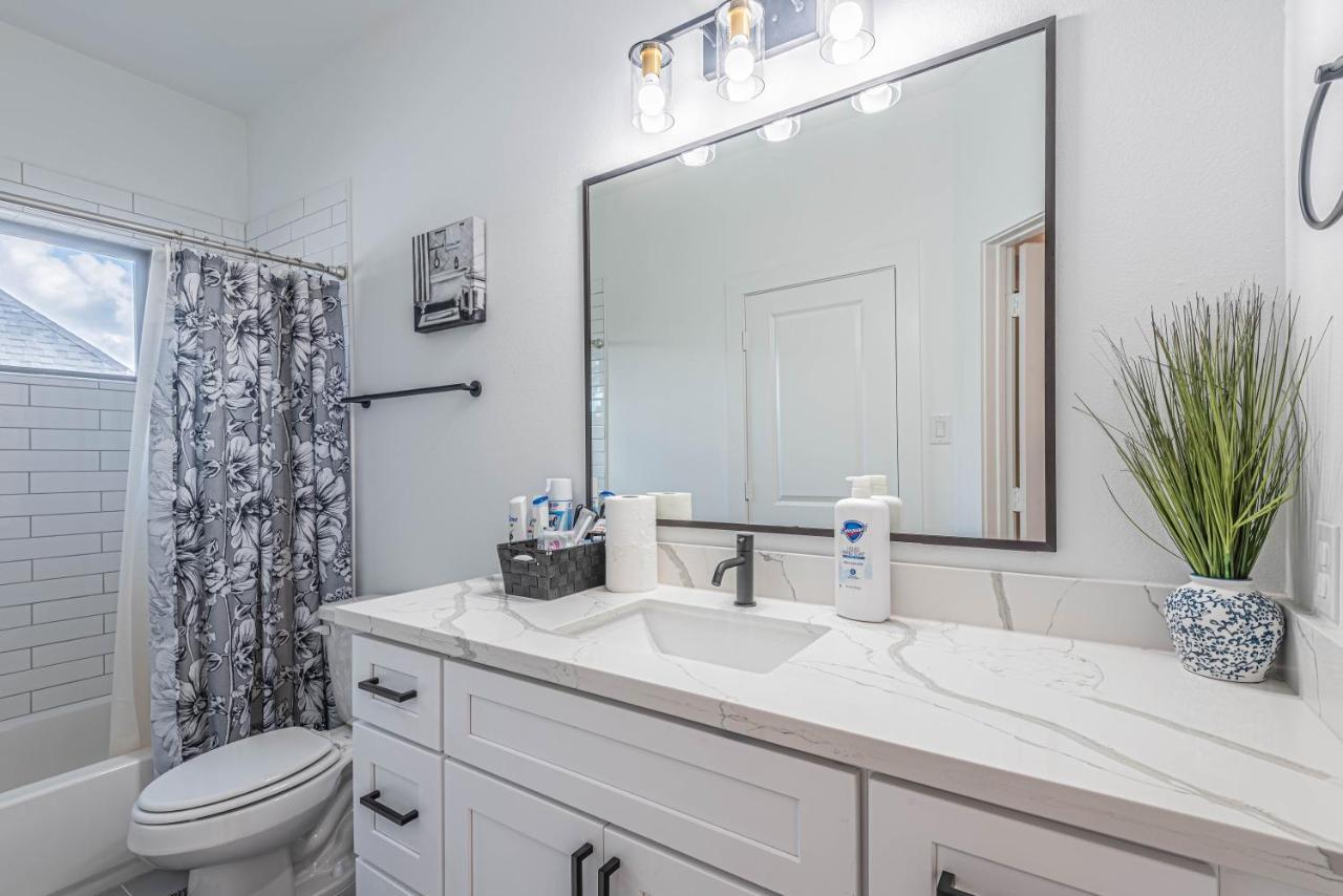 Luxury 3Br, Ks Bed Mins Away 4Rm Dtown, Med Ctr Villa Houston Buitenkant foto